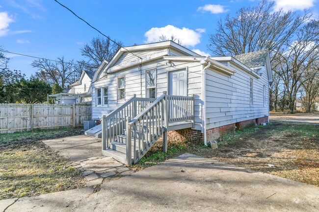 Building Photo - 4  Bedroom home newly remodeled