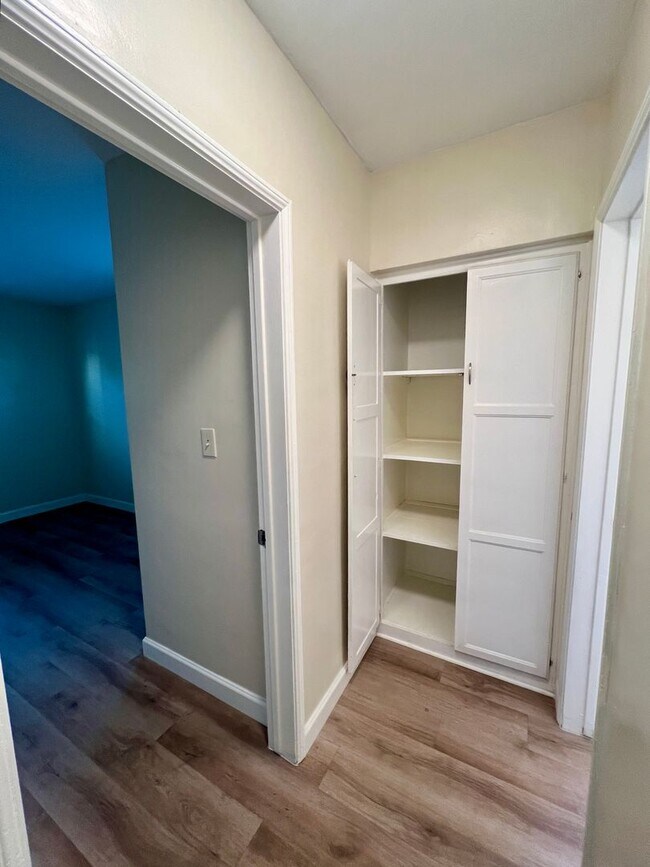Building Photo - North Park Downstairs One Bedroom Apartmen...