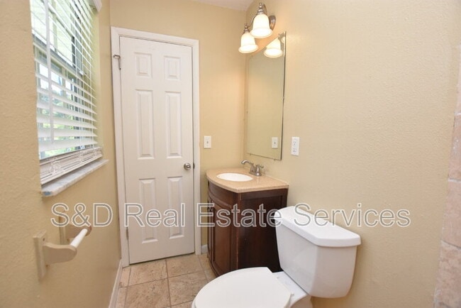 Building Photo - 4615 San Antonio Dr