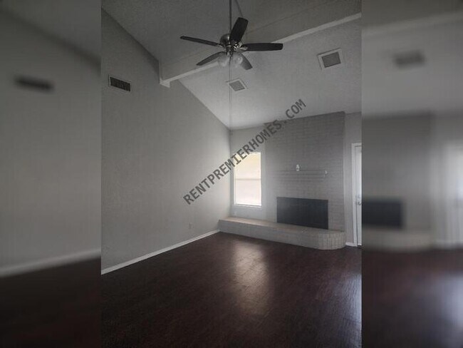 Building Photo - 7258 Church Park Dr