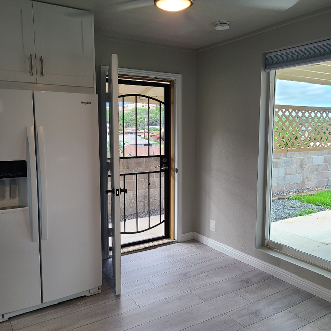 Building Photo - 256 S Papa Ave