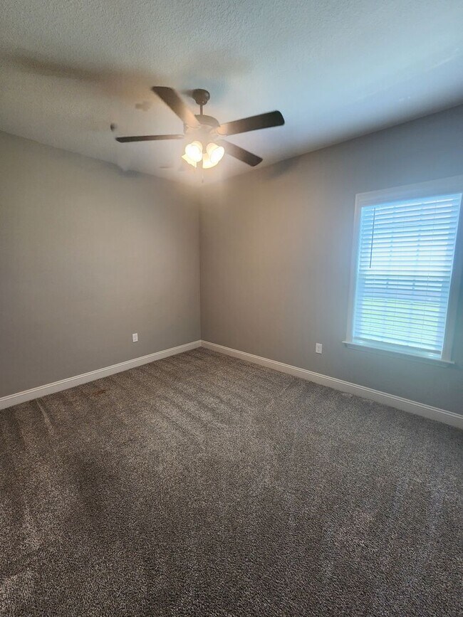 Building Photo - Elegant 4-Bedroom Valdosta Home with Vaulted Ceilings, Pool, and Outdoor Living