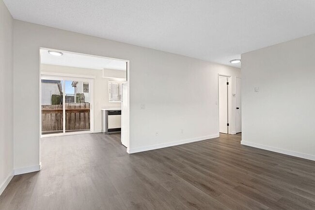 Building Photo - Remodeled 2 bedroom across from Providence...