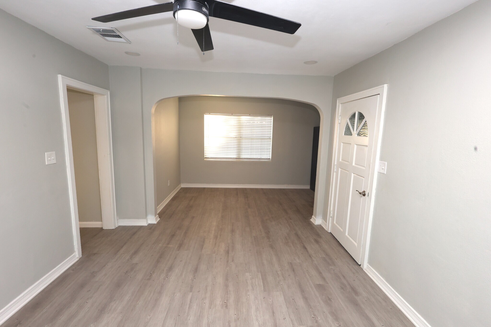 Building Photo - 110 N Palm Ave