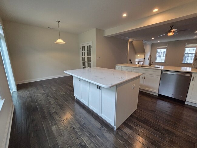 Building Photo - 12 Putnam Ln