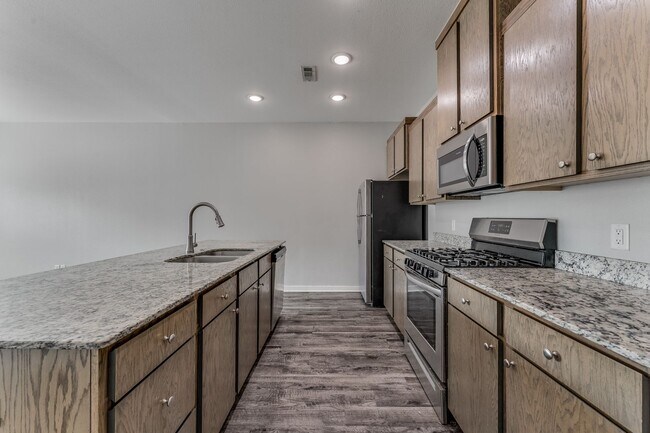 Building Photo - 640 Hidden Springs Dr