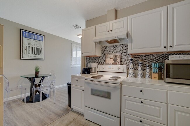 Building Photo - Cozy 2-Bedroom Unit in Prime Las Vegas Loc...