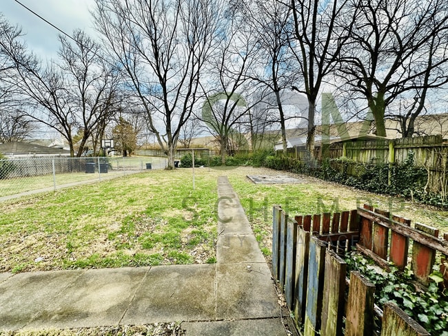 Building Photo - Charming 2-3 Bedroom House off Taylor Blvd! Section 8 accepted