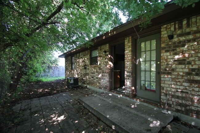 Building Photo - 309 Margaret Lee St