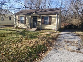 Building Photo - 2 Bed 1 Bath rare to rent!