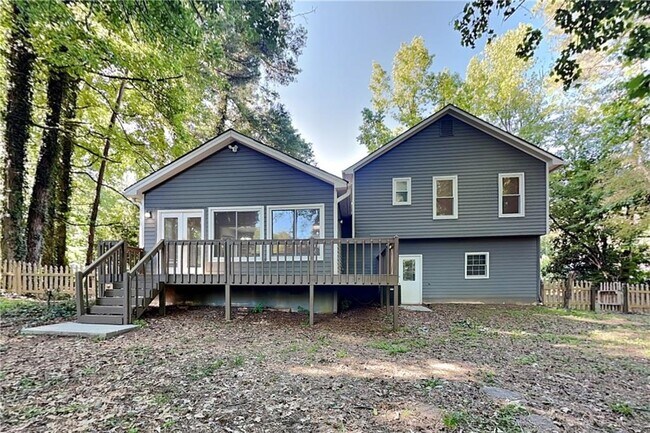 Building Photo - 323 Sumer Ln N