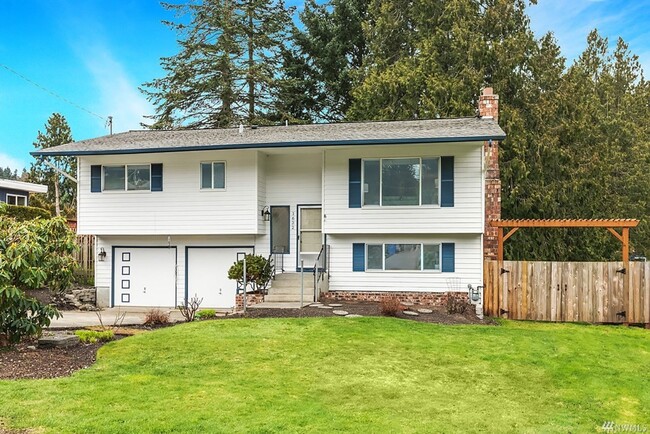 Primary Photo - 3 bed/3 bath Home in Shoreline