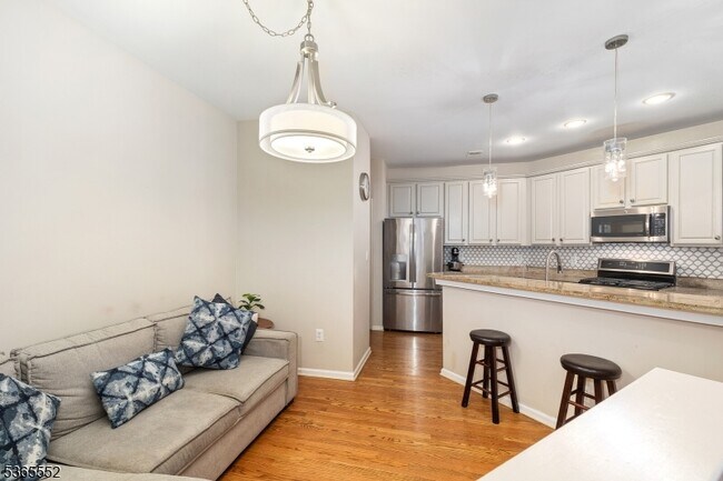 Building Photo - 18 Henning Terrace