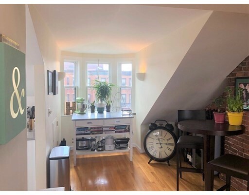 Building Photo - 623 Tremont St