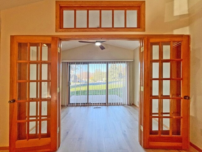 Building Photo - Luxury Maintenance-Free **One-Level Living...