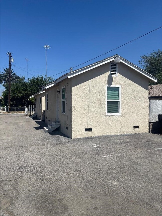 Building Photo - 130 S Giovanola Ave