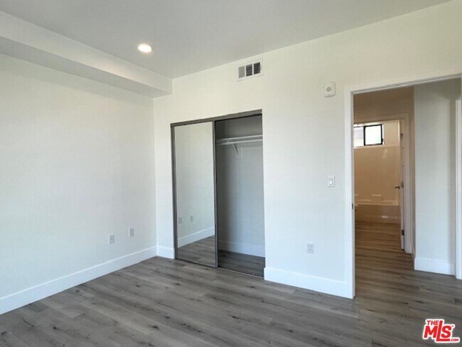 Building Photo - 14612 Calvert St