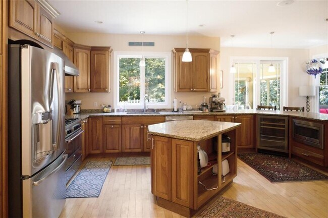 Building Photo - 37 Seabury Dr