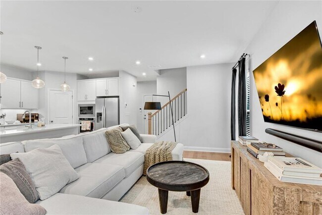 Building Photo - 400 Renwood Trl