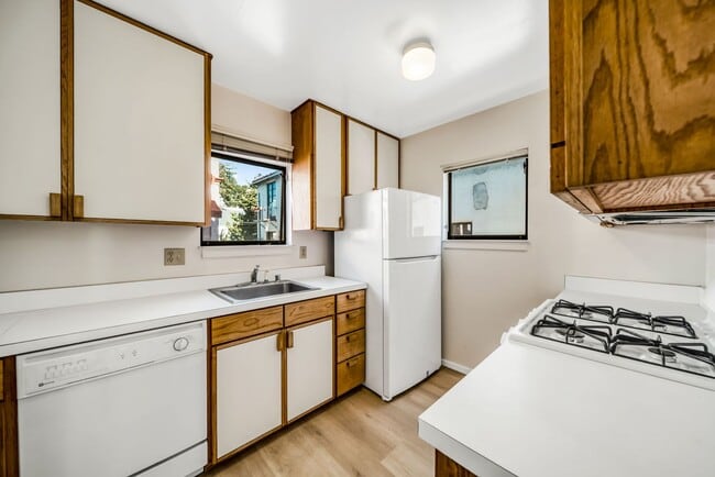 Building Photo - NORTH BERKELEY APARTMENT FOR RENT - $4,600