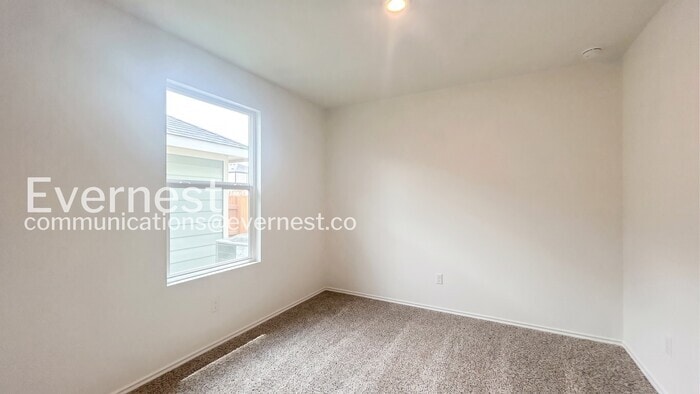 Building Photo - 320 Santo Domingo Rd