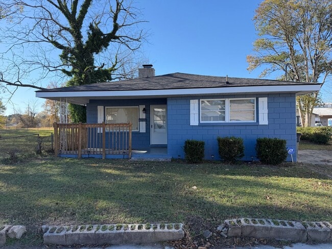 Building Photo - 3 Bedroom House - Large Storage Building and Yard - Internet and Lawn Care included!