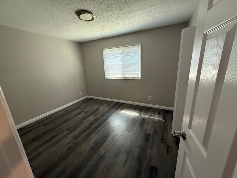 Bedroom@2 - 8841 Sovereign Rd