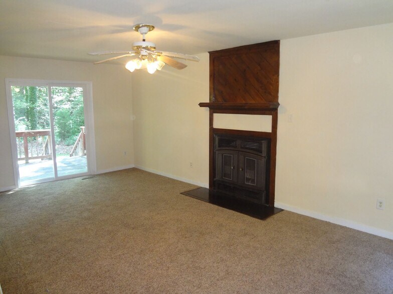 Building Photo - 10649 Genlou Rd