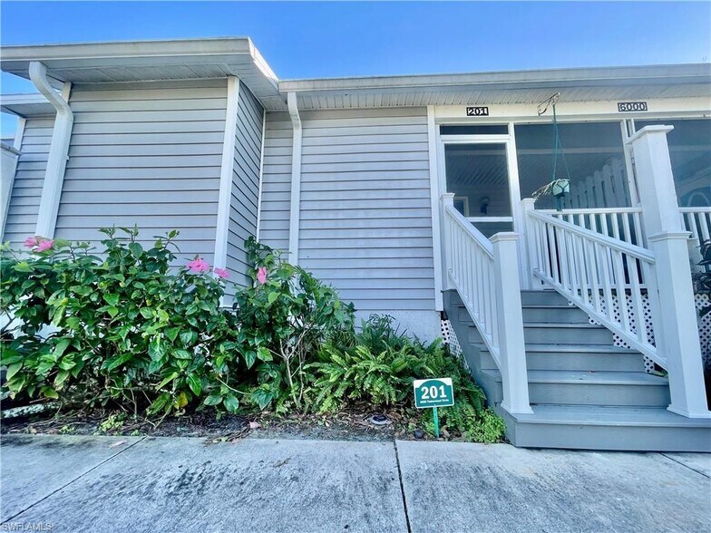 Building Photo - 6000 Timberwood Cir