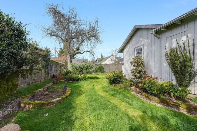 Building Photo - Charming 3 Bed 2 Bath Piedmont Rental Home