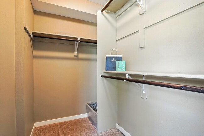 Building Photo - Oakcrest Condominiums