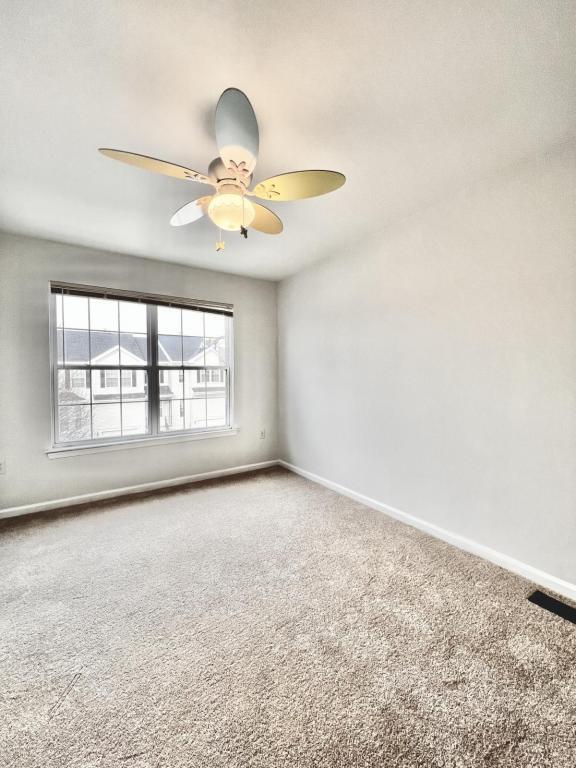 Building Photo - 211 Hawthorne Way