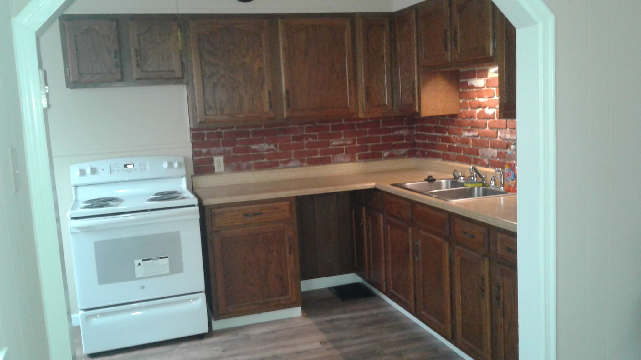 Updated kitchen, fresh paint, new stove and refrigerator - 1654 Pell Dr
