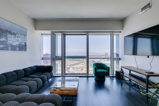 Building Photo - 4471 Dean Martin Dr