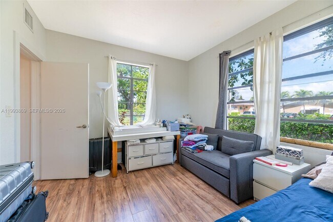 Building Photo - 1238 NE 112th St