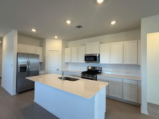 Building Photo - 200 Herald Dr