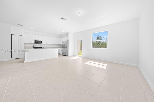 Building Photo - 2442 SE 30th St