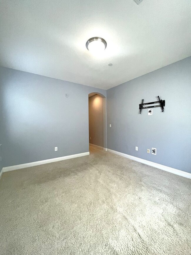 Building Photo - Stunning 3 Bedroom 2.5 Bath Town Home in p...