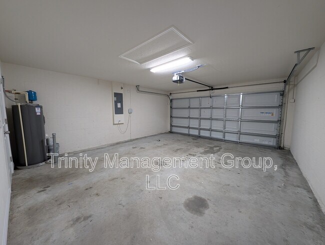 Building Photo - 6945 Gideon Cir