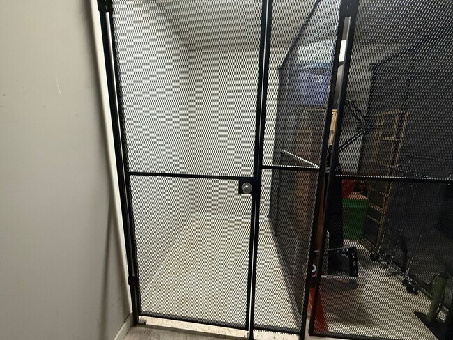 Building Photo - Luxury 3BR/2BA Condo – Prime Hyde Park Location, Modern Finishes