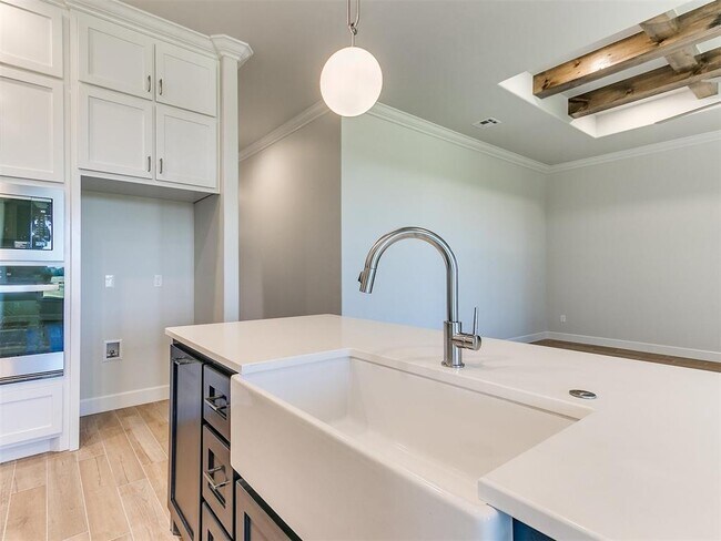 Building Photo - 13400 Sandoval Blvd