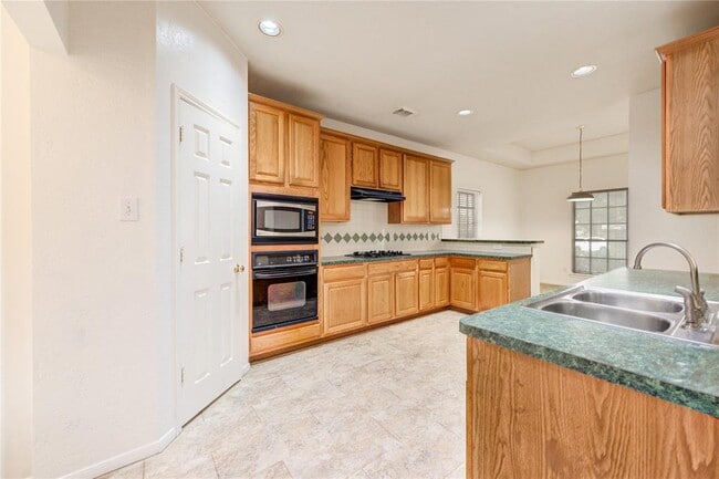 Building Photo - 15206 Garett Green Cir