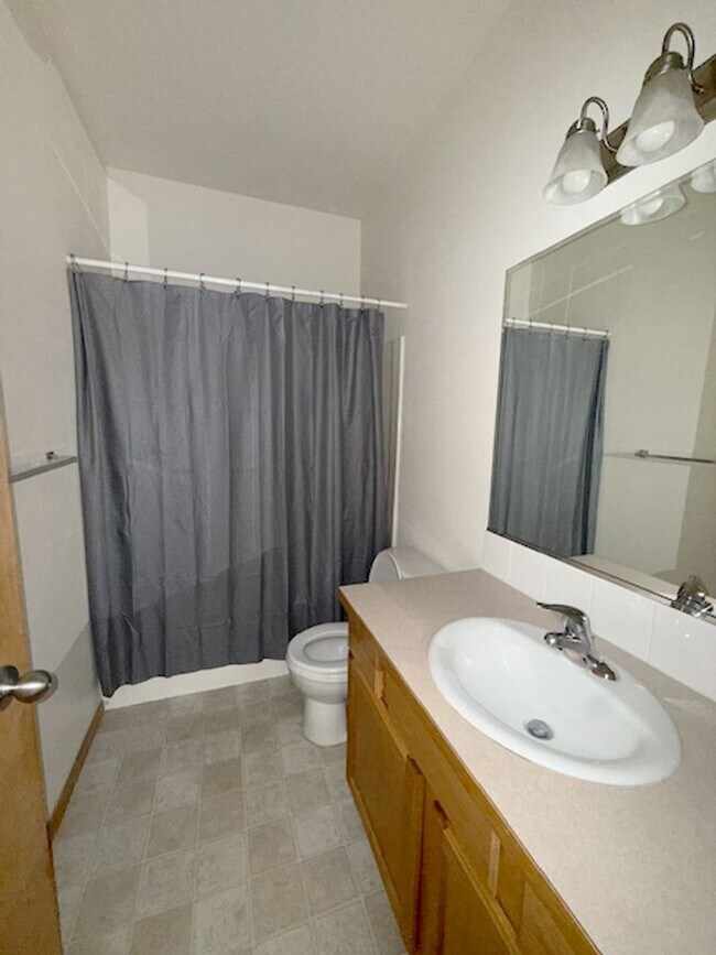 Building Photo - Beautiful 3 Bed, 2 Bath Home in Golden Hills