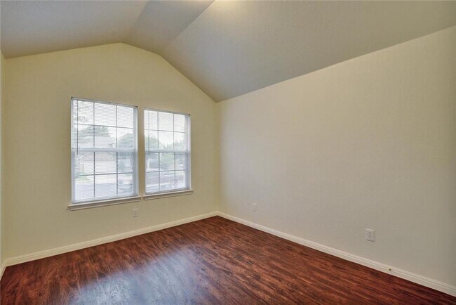 Building Photo - 2624 Century Park Blvd