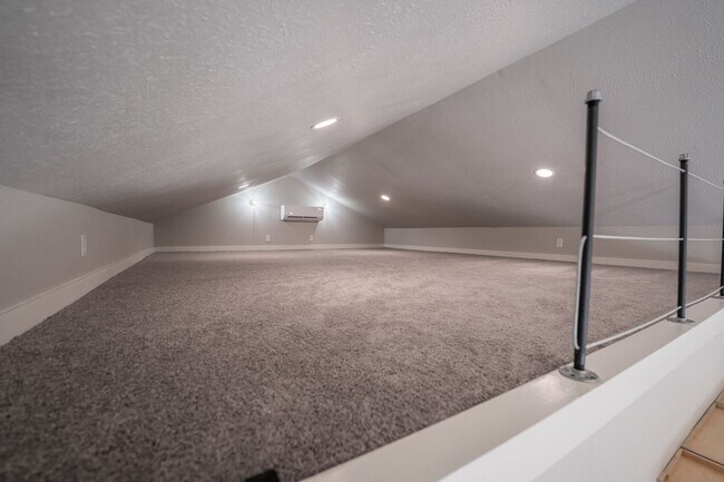 Building Photo - Texas Oaks