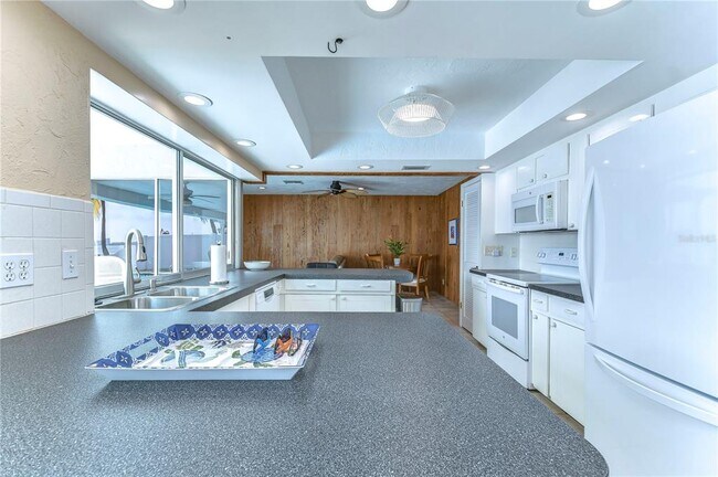 Building Photo - 720 64th Ave