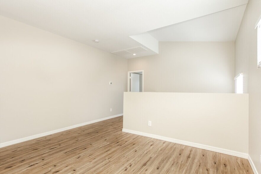 Building Photo - 1750 W Union Hills Dr