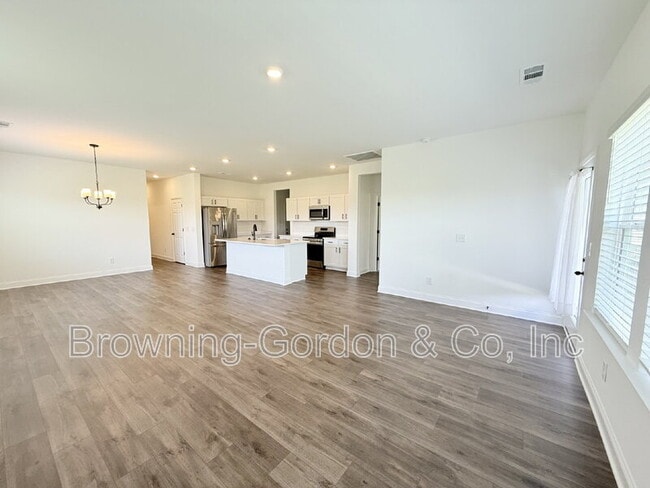 Building Photo - 312 Traywick Pl