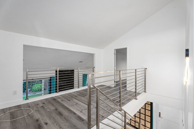 Building Photo - Charming, Light-Filled 2-Bed / 2.5-Bath Townhome with Private Yard & Garage Parking