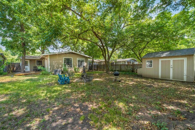 Building Photo - 407 Wilmes Dr